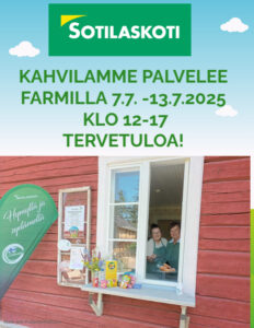 Ähtäri Zoon Farmin päätalo, jonka tiloissa kesäisin pidetään yhdistyskahvilaa. Kaksi sotilaskotisisarta myymässä ikkunan kautta munkkeja.